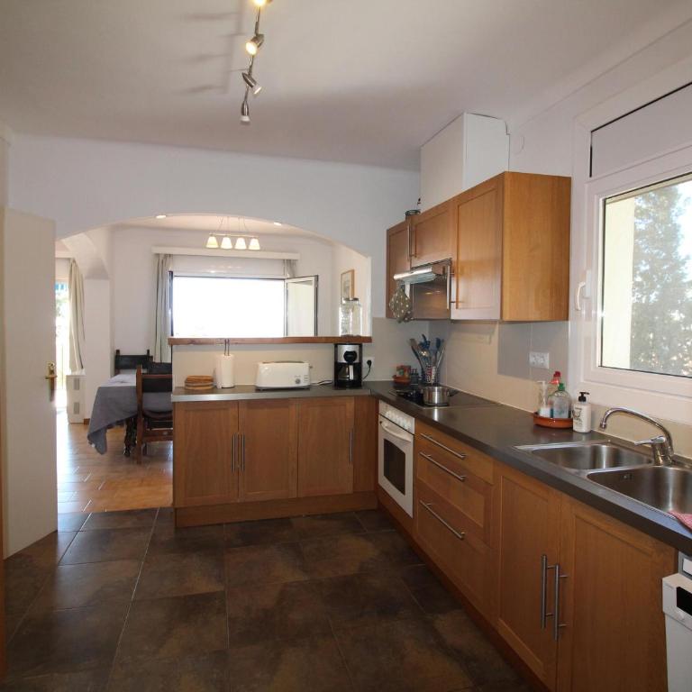 Villa Mediterránea con Piscina Privada en Roses - ES-258-91 - Casa - 23