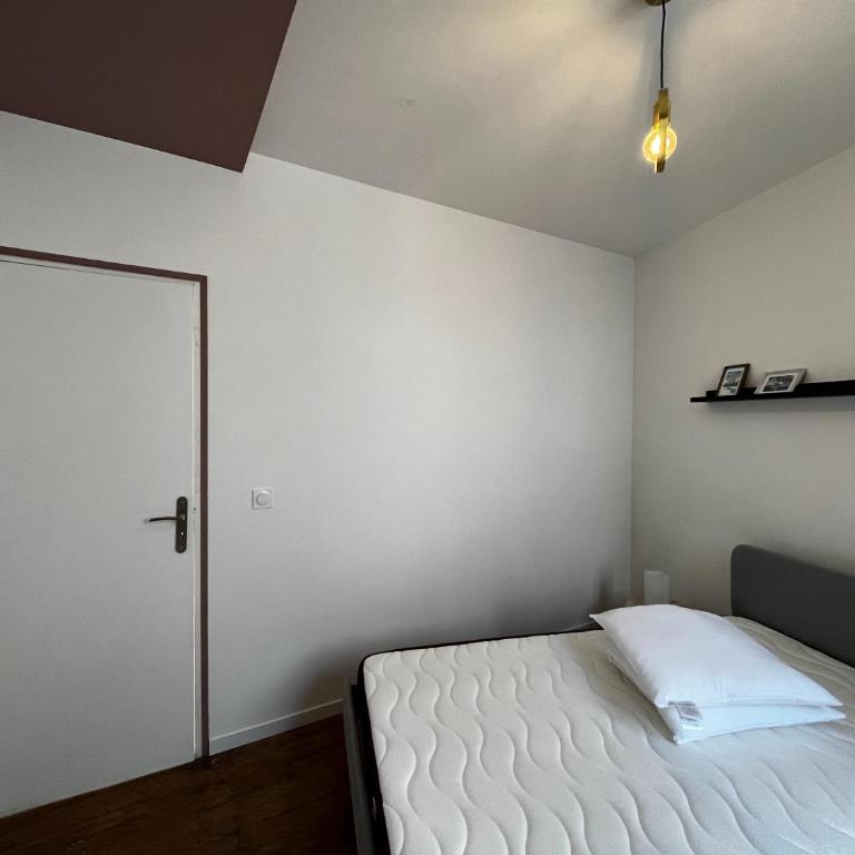 Escapade dans grand T2 de charme avec terrasse - Proche Gare et Centre ville - One-Bedroom Apartment - 40