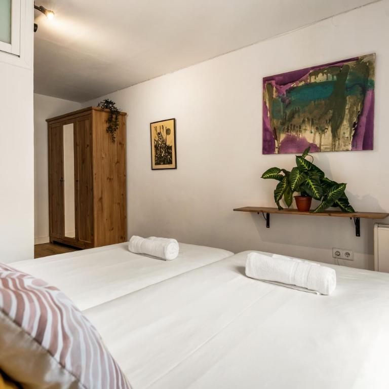 Renovated Apartment Charming Artistic Apartment - Two-Bedroom Apartment - 18
