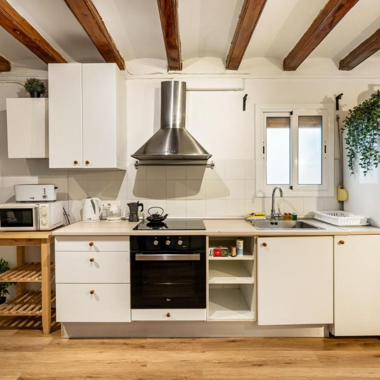 Renovated Apartment Charming Artistic Apartment - Two-Bedroom Apartment - 9