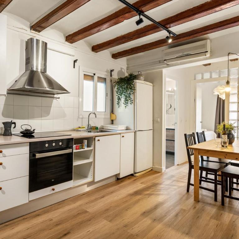 Renovated Apartment Charming Artistic Apartment - Two-Bedroom Apartment - 7
