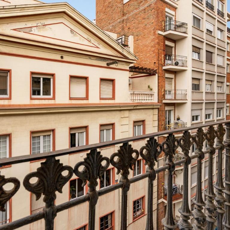 Renovated Apartment Charming Artistic Apartment - Two-Bedroom Apartment - 26