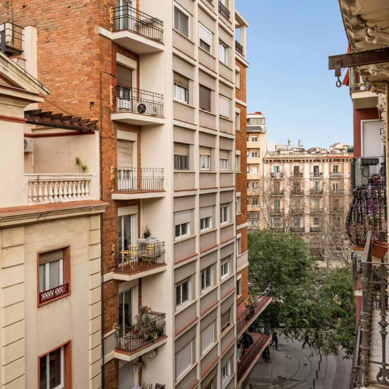Renovated Apartment Charming Artistic Apartment - Two-Bedroom Apartment - 28