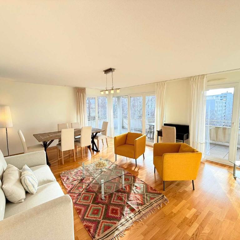 179 Comfortable sunny quiet good location and free parking included - Apartment - 1