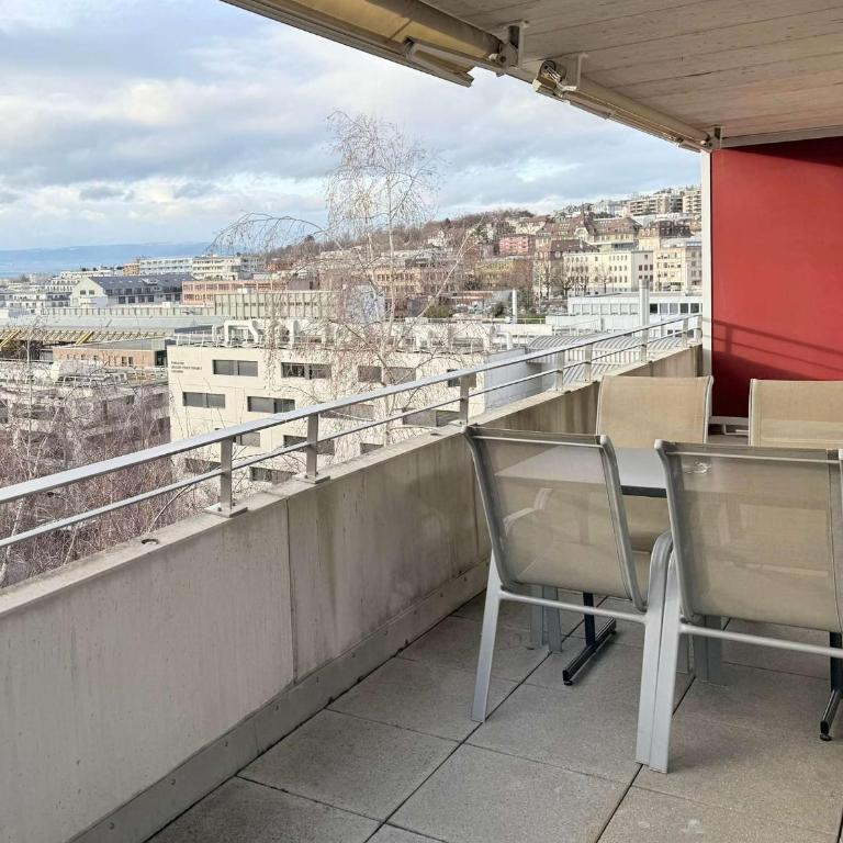 179 Comfortable sunny quiet good location and free parking included - Apartment - 17