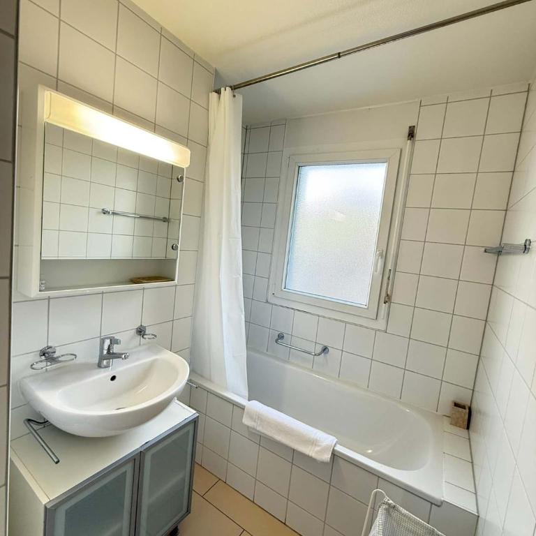 179 Comfortable sunny quiet good location and free parking included - Apartment - 8