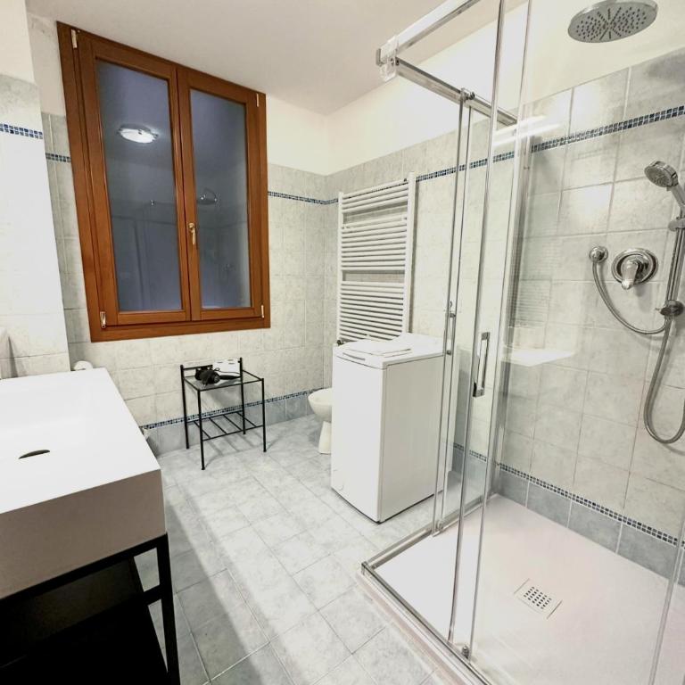 Just Urban Stays - 3-BR Canal View Apartment - 9 Min Piazza San Marco - Three-Bedroom Apartment - 27