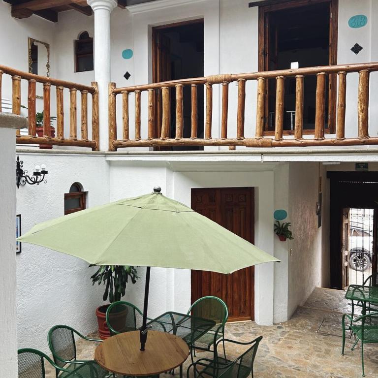 Patio Guadalupe - Six-Bedroom House - 9