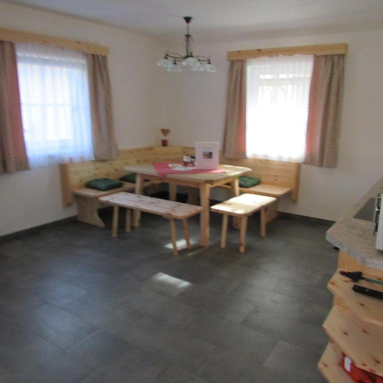 Ferienwohnungen Maderebner - Apartment "Zirbenstube" mit 1 Schlafzimmer - 9