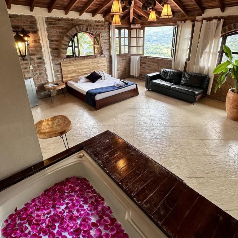 Finca Hotel Tierra Verde - Suite con bañera de hidromasaje - Cama extragrande - 2