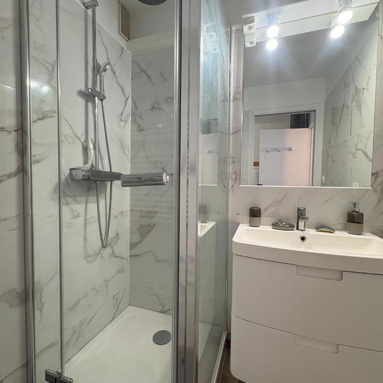 Appartement 6 pers Clim,Piscine,Parking,2 Balcons - Apartment mit 3 Schlafzimmern - 13