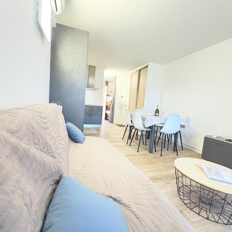 Appartement 6 pers Clim,Piscine,Parking,2 Balcons - Apartment mit 3 Schlafzimmern - 43