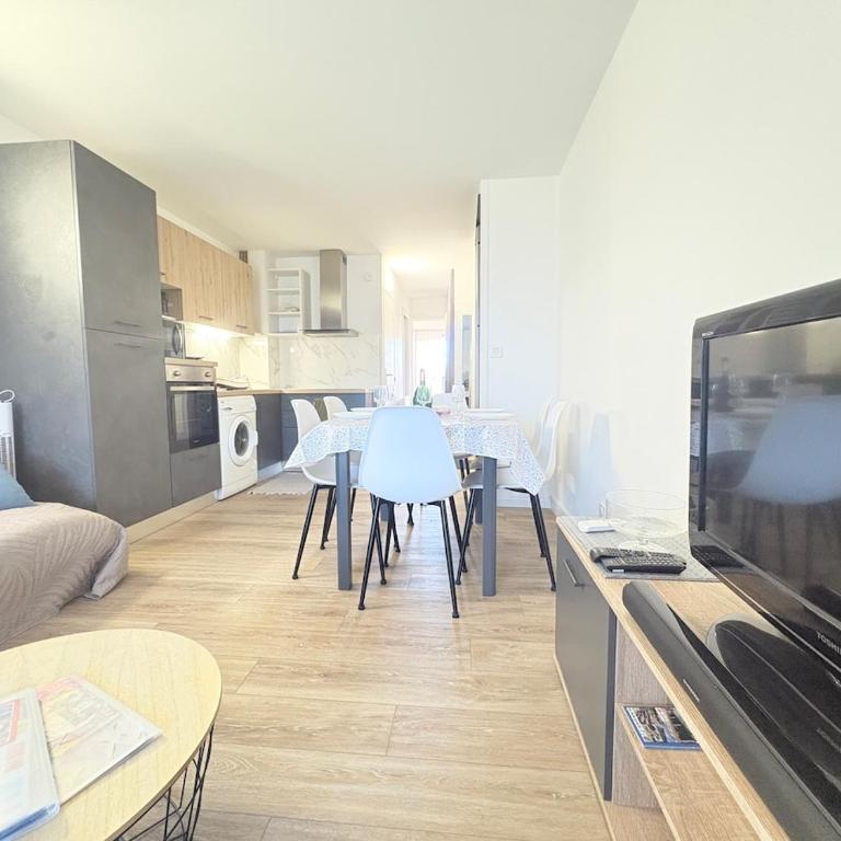 Appartement 6 pers Clim,Piscine,Parking,2 Balcons - Apartment mit 3 Schlafzimmern - 44