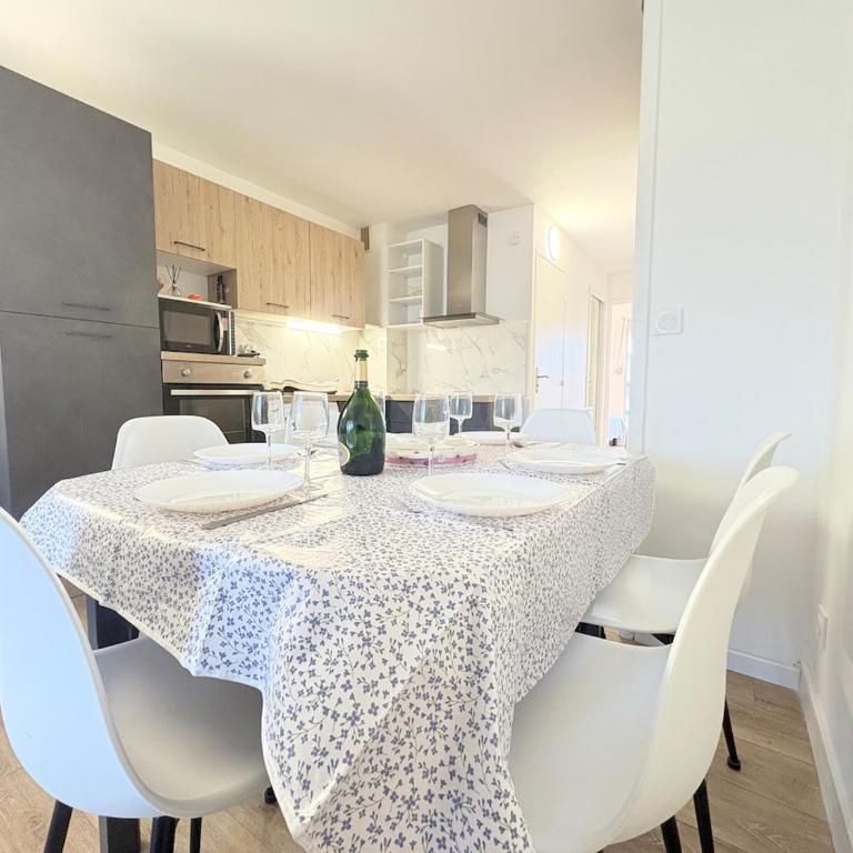 Appartement 6 pers Clim,Piscine,Parking,2 Balcons - Apartment mit 3 Schlafzimmern - 49