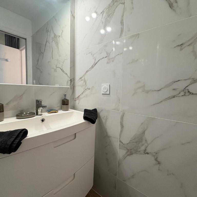 Appartement 6 pers Clim,Piscine,Parking,2 Balcons - Apartment mit 3 Schlafzimmern - 58