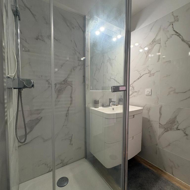 Appartement 6 pers Clim,Piscine,Parking,2 Balcons - Apartment mit 3 Schlafzimmern - 61