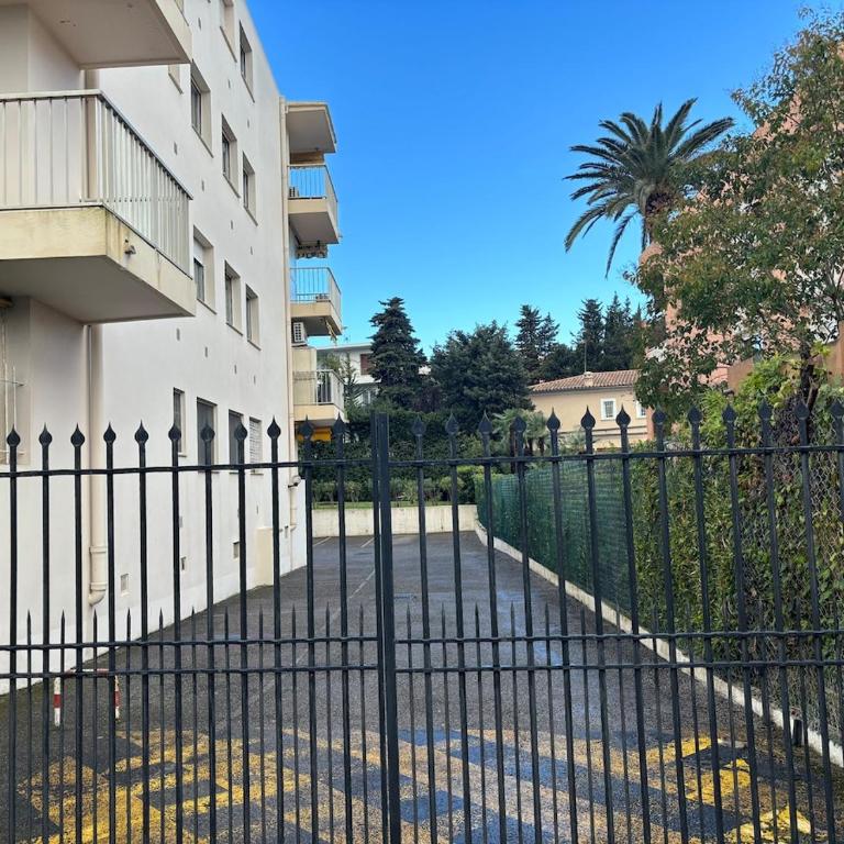 Antibes Peaceful Seaside Getaway 500 m from the Beaches - Appartement 2 Chambres - 9