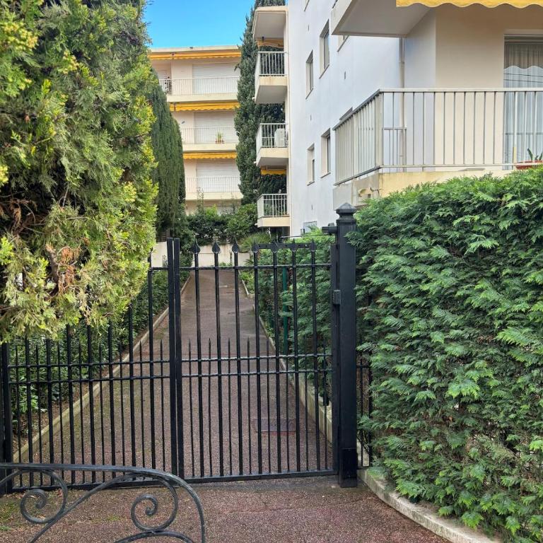 Antibes Peaceful Seaside Getaway 500 m from the Beaches - Appartement 2 Chambres - 13
