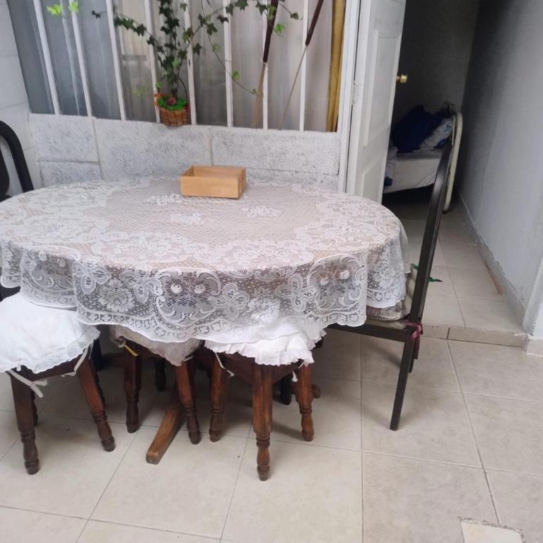 Comodo chalet, en una muy buena ubicación y rodeado de jardines - Apartamento de 3 dormitorios - 12