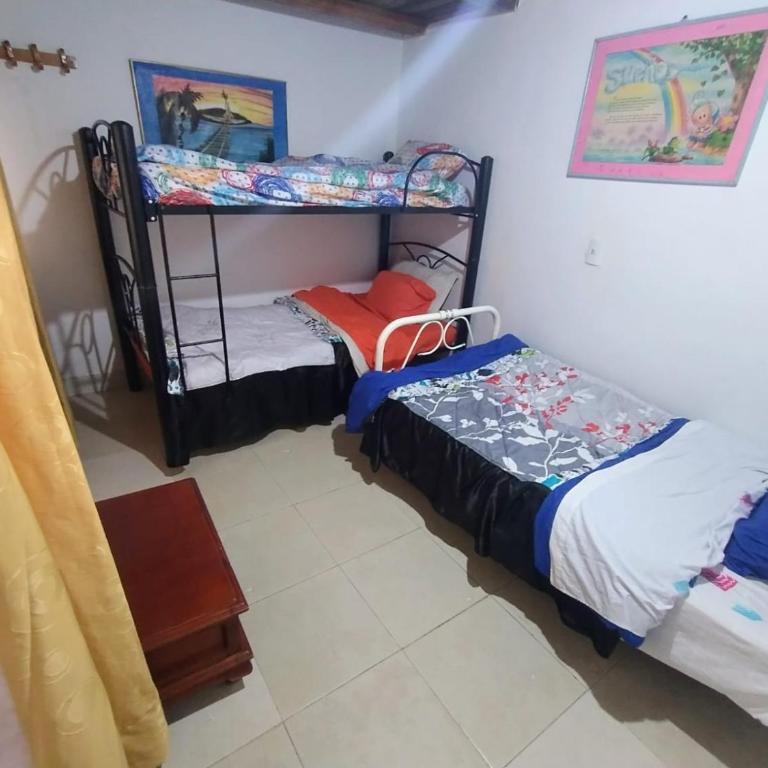 Comodo chalet, en una muy buena ubicación y rodeado de jardines - Apartamento de 3 dormitorios - 13
