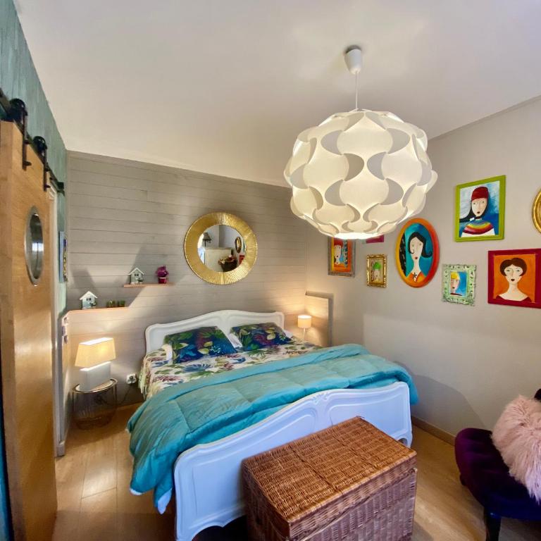 Domaine Ô Clair de Lune - Chambres d'Hôtes et Gîtes à Sarlat - Accès Cité Médiévale 5 minutes à pied - Parking - SPA & Massages en option - Piscine de saison - Maison 1 Chambre - 6