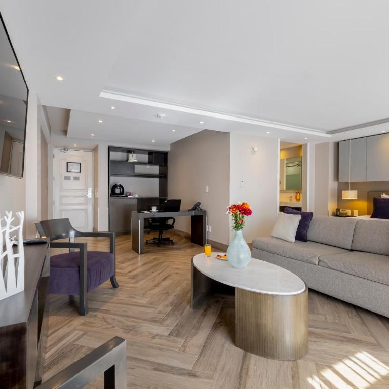 Isaaya Hotel Boutique by WTC - Deluxe 1 King - 4