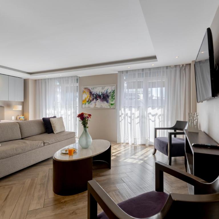 Isaaya Hotel Boutique by WTC - Deluxe 1 King - 11