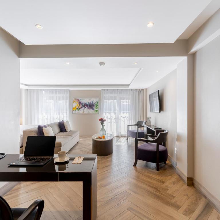 Isaaya Hotel Boutique by WTC - Deluxe 1 King - 31