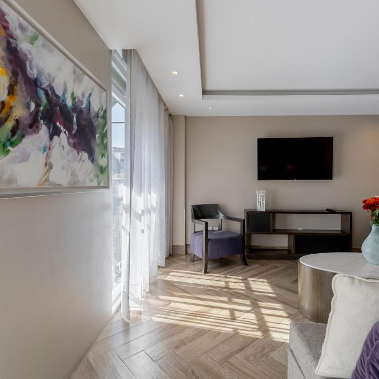 Isaaya Hotel Boutique by WTC - Deluxe 1 King - 19