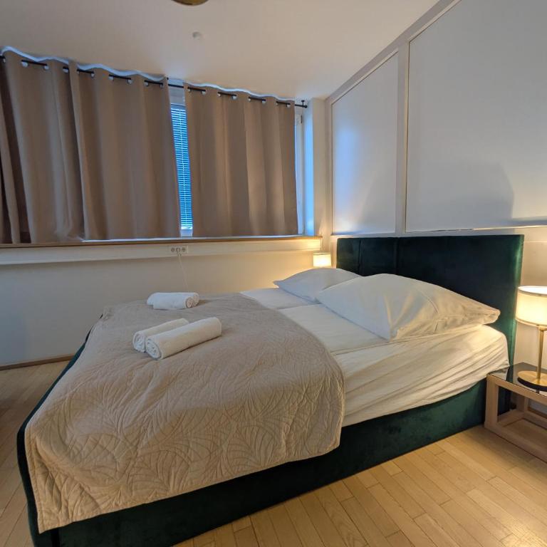 Munich Large Apartment 155 qm with 4 Bedrooms top located 1 to 12 guests - Four-Bedroom Apartment - 42