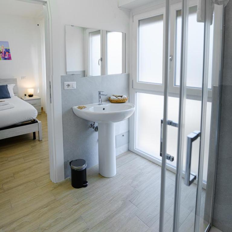 GuestHouse Appia478 - ChiacchioPM - Camera Matrimoniale con Bagno Privato - 2