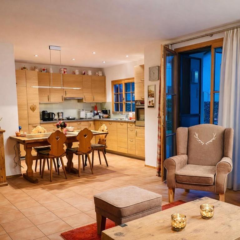 Laax Cozy Apartment - Ski Bus - Fireplace - Apartment mit Gartenblick - 9