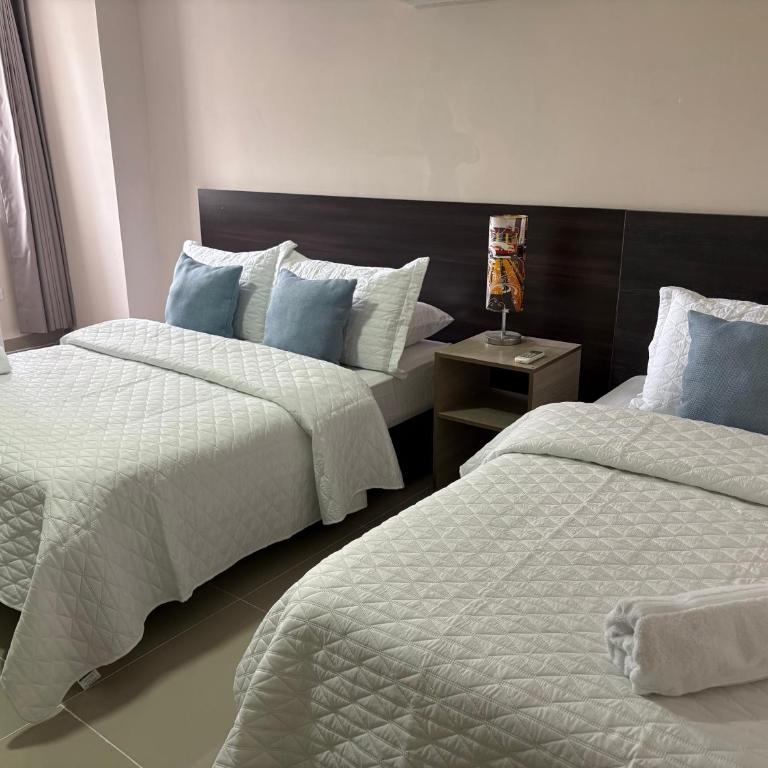 Hotel Boutique CL 84 - Habitación Doble con baño privado - 1 o 2 camas - 2