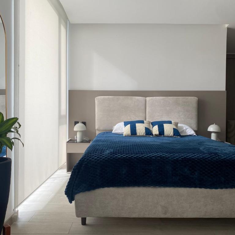Amplio estudio con balcón en zona exclusiva - Room #1585833801 - 3