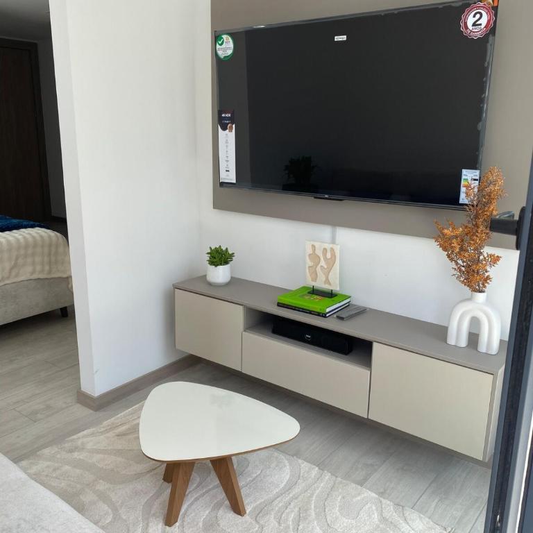 Amplio estudio con balcón en zona exclusiva - Room #1585833801 - 14