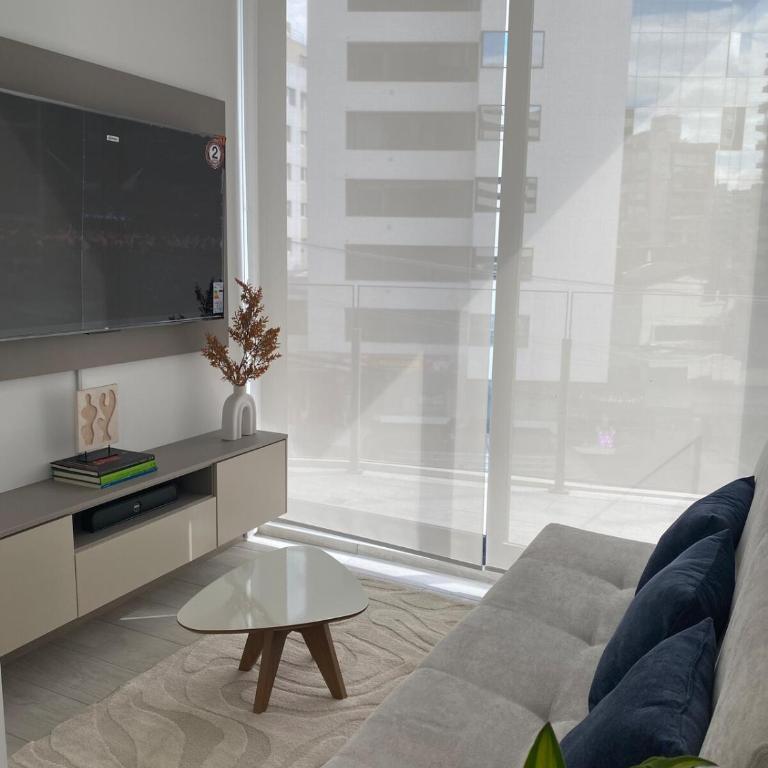 Amplio estudio con balcón en zona exclusiva - Room #1585833801 - 4