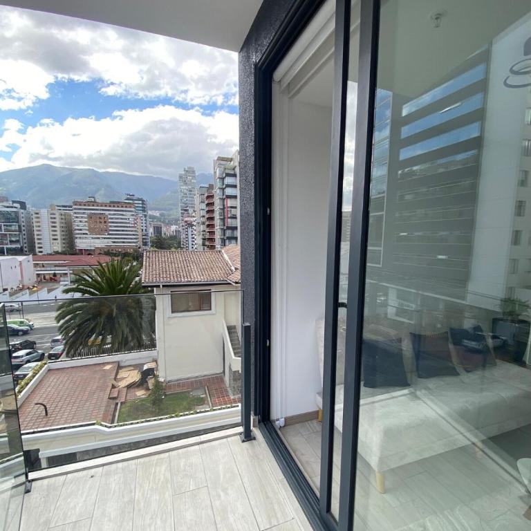 Amplio estudio con balcón en zona exclusiva - Room #1585833801 - 9
