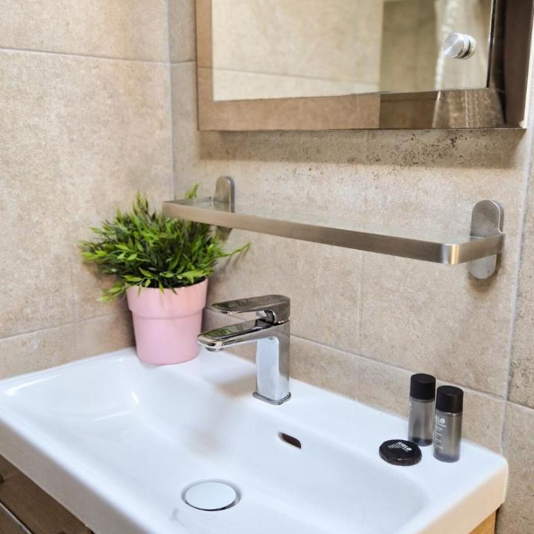 Charmante maison au calme - Piscine - Jardin - Parking - à 30min de Nice - Appartamento - 36