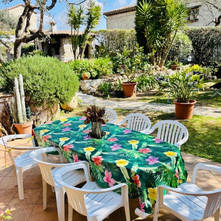 Charmante maison au calme - Piscine - Jardin - Parking - à 30min de Nice - Appartamento - 59