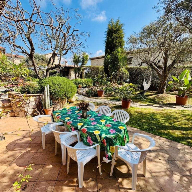 Charmante maison au calme - Piscine - Jardin - Parking - à 30min de Nice - Appartamento - 70