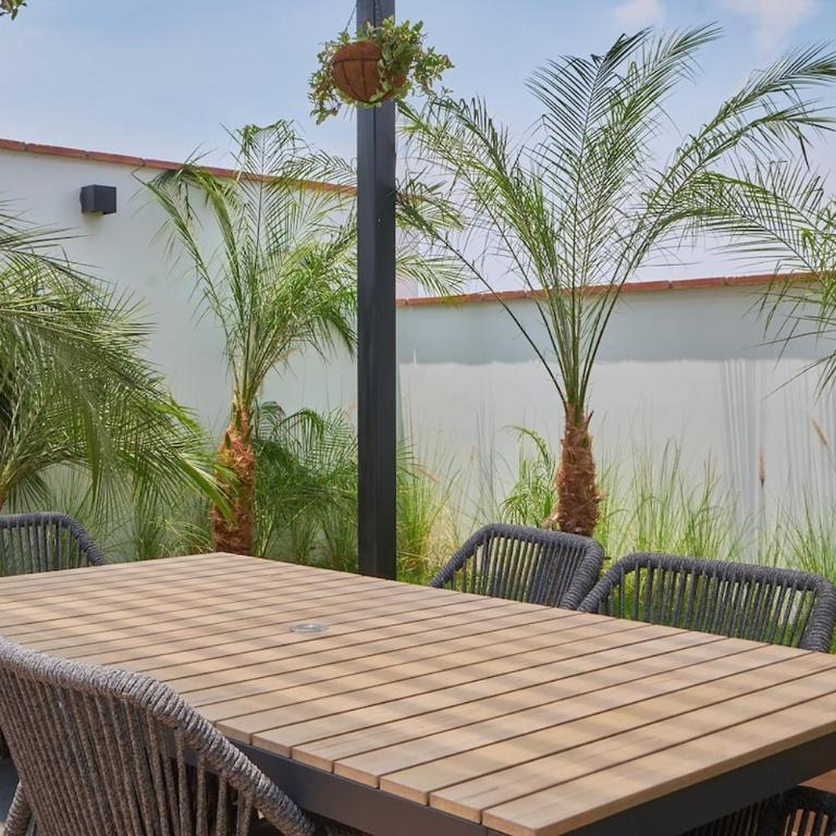 Miraflores Intimate Apartment by Geko - One-Bedroom Loft Apartment with One Queen Bed - 25