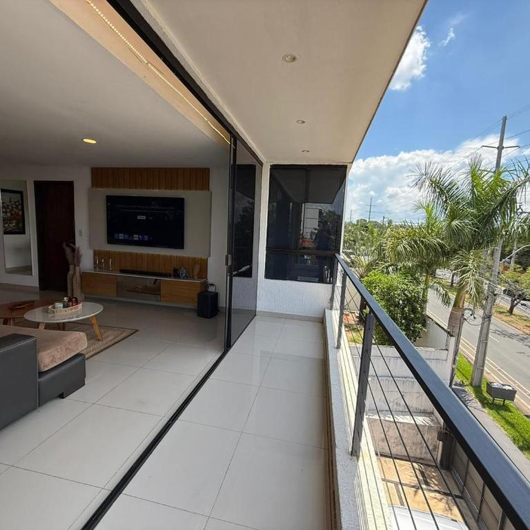 Luxury 1BR, Parking , Shopping Area - One-Bedroom Apartment - 3