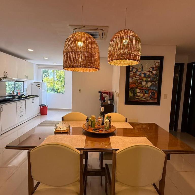 Luxury 1BR, Parking , Shopping Area - One-Bedroom Apartment - 4