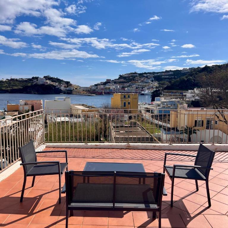 Sea Breeze Ponza - Appartamento con 1 Camera da Letto, Vista Mare e Terrazza - 11