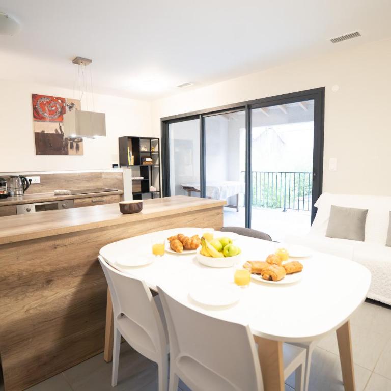 Air-conditioned 2 bedroom apartment with Terrace Parking Carcassonne - Two-Bedroom Apartment with Terrace - 7