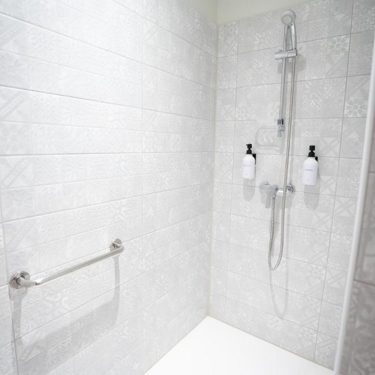 Air-conditioned 2 bedroom apartment with Terrace Parking Carcassonne - Two-Bedroom Apartment with Terrace - 14
