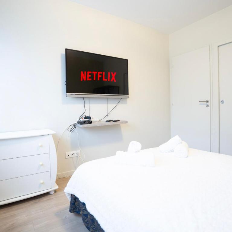 Air-conditioned 2 bedroom apartment with Terrace Parking Carcassonne - Two-Bedroom Apartment with Terrace - 3