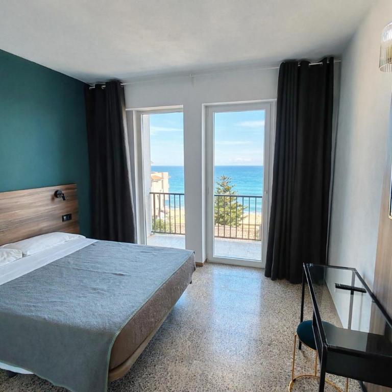 Hotel OCTOPUS - Double Room with Sea View - 1