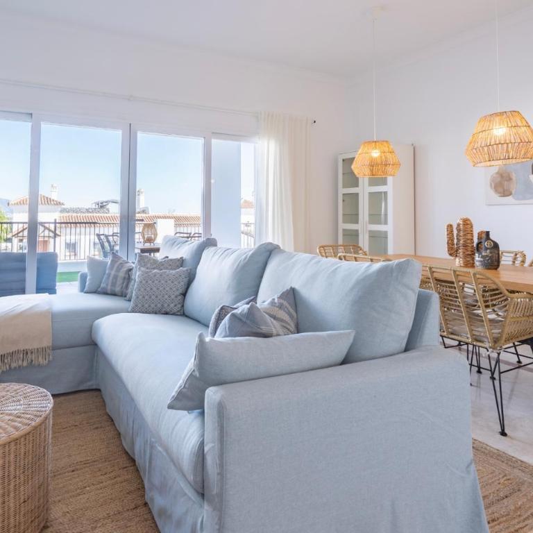 Modern Luxurious 3-Bedroom Residence with Resort Amenities - Apartamento - 1