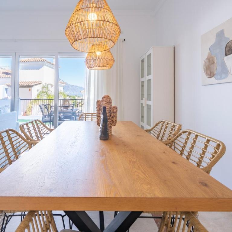 Modern Luxurious 3-Bedroom Residence with Resort Amenities - Apartamento - 3